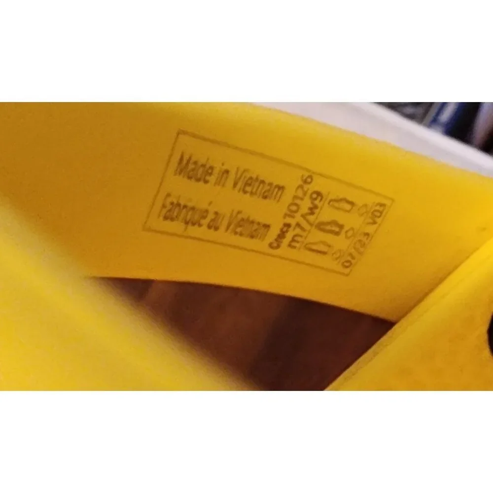 CROCS Baya Unisex Slip On Clogs Lemon US Men's 7 Women's 9 With Jibbitz - Picture 9 of 9